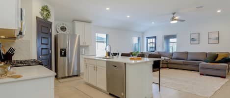 House (4 Bedrooms) | Interior