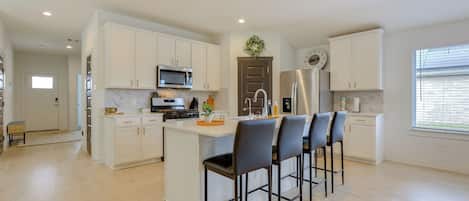 House (4 Bedrooms) | Interior