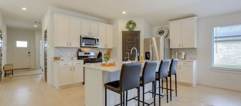 Resort Perks & Private Hot Tub: Brookshire Retreat