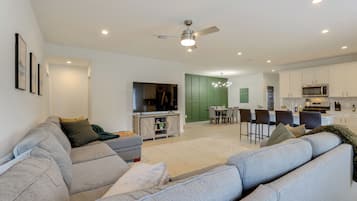 House (4 Bedrooms) | Interior