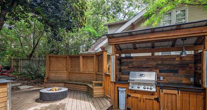 Walk to Fox River Grove Station: Home w/ Hot Tub