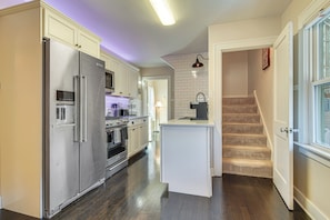 House (2 Bedrooms) | Interior - Walk to Fox River Grove Station: Home w/ Hot Tub (Fox River Grove)