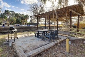 House (1 Bedroom) | Interior - Bass Fishing Haven! Waterfront Hawthorne Home (Hawthorne)