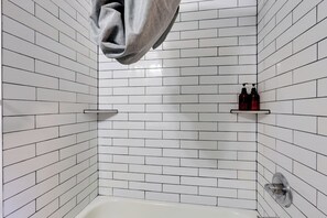 House (1 Bedroom) | Interior - Bass Fishing Haven! Waterfront Hawthorne Home (Hawthorne)