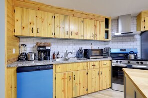 House (1 Bedroom) | Interior - Bass Fishing Haven! Waterfront Hawthorne Home (Hawthorne)