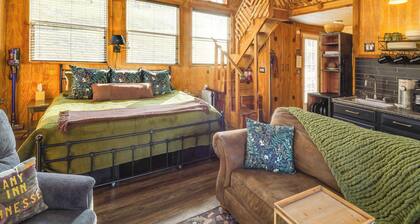 Private Hot Tub, Deck & Mtn Views! Hickman Retreat