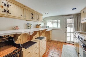 Interior - Historic 1820s Homestead on Battenkill River! (Arlington)