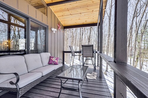 Peaceful Nature Retreat w/ Hot Tub in Lost City!