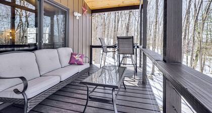 Peaceful Nature Retreat w/ Hot Tub in Lost City!