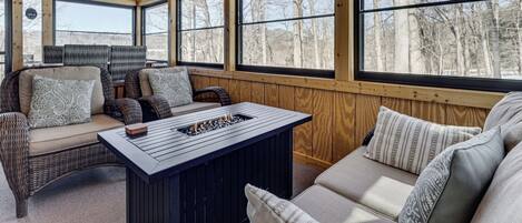 House (2 Bedrooms) | Interior