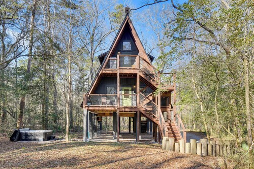 Near Hiking! Angler Oasis w/ Hot Tub in Florida