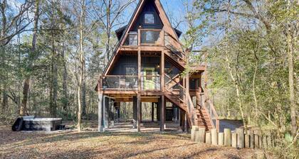 Near Hiking! Angler Oasis w/ Hot Tub in Florida