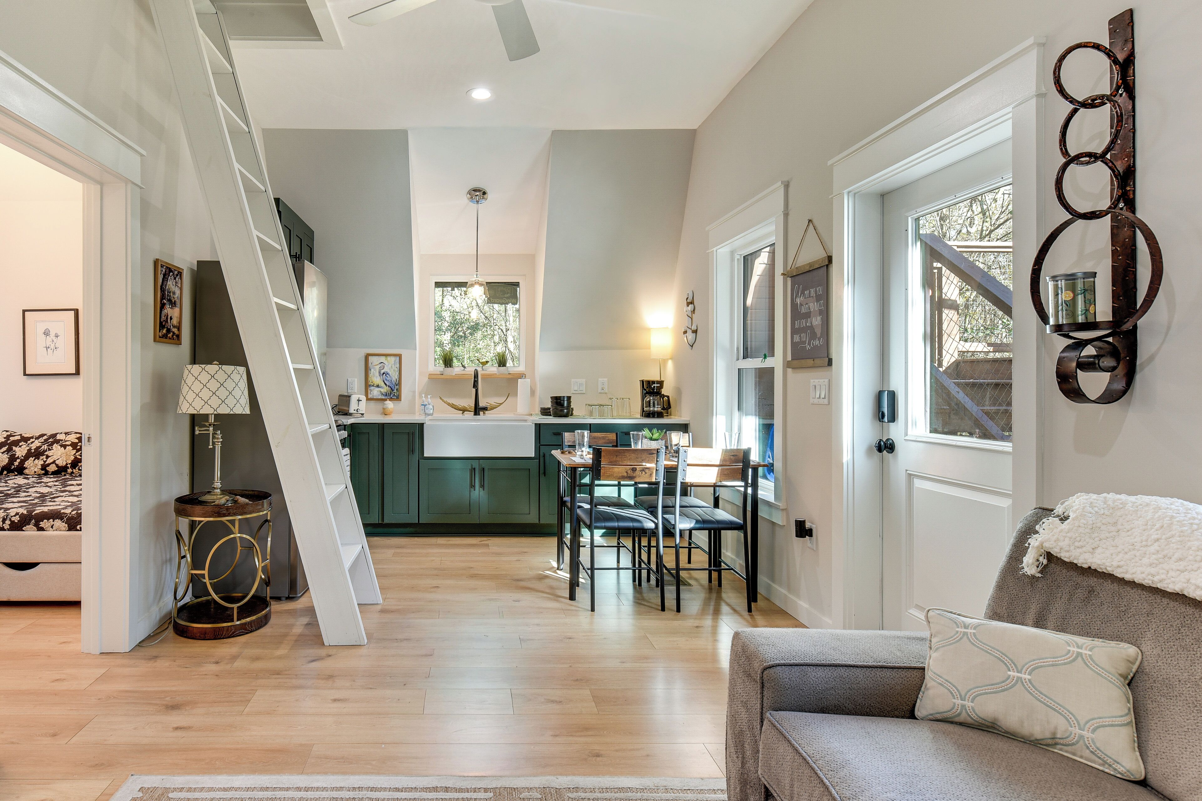 المنشأة من الداخل