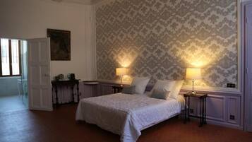 Chambre Double Deluxe | Literie de qualité supérieure, Wi-Fi gratuit, draps fournis