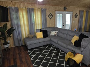 Smart TV - Lakeside-Area Cabin Escape with Full Amenities (Quitman)