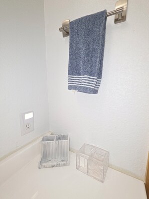 Unclassified image, 5 of 11, button - Lakeside-Area Cabin Escape with Full Amenities (Quitman)