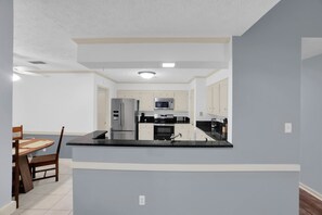 House | 4 bedrooms, Internet - Renovated Home With Game Room in Montgomery (Montgomery)