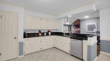 House | 4 bedrooms, Internet