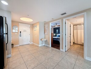 2 bedrooms, iron/ironing board, free WiFi, bed sheets - Beach View Retreat Walkable + Split Bedrooms (Treasure Island)