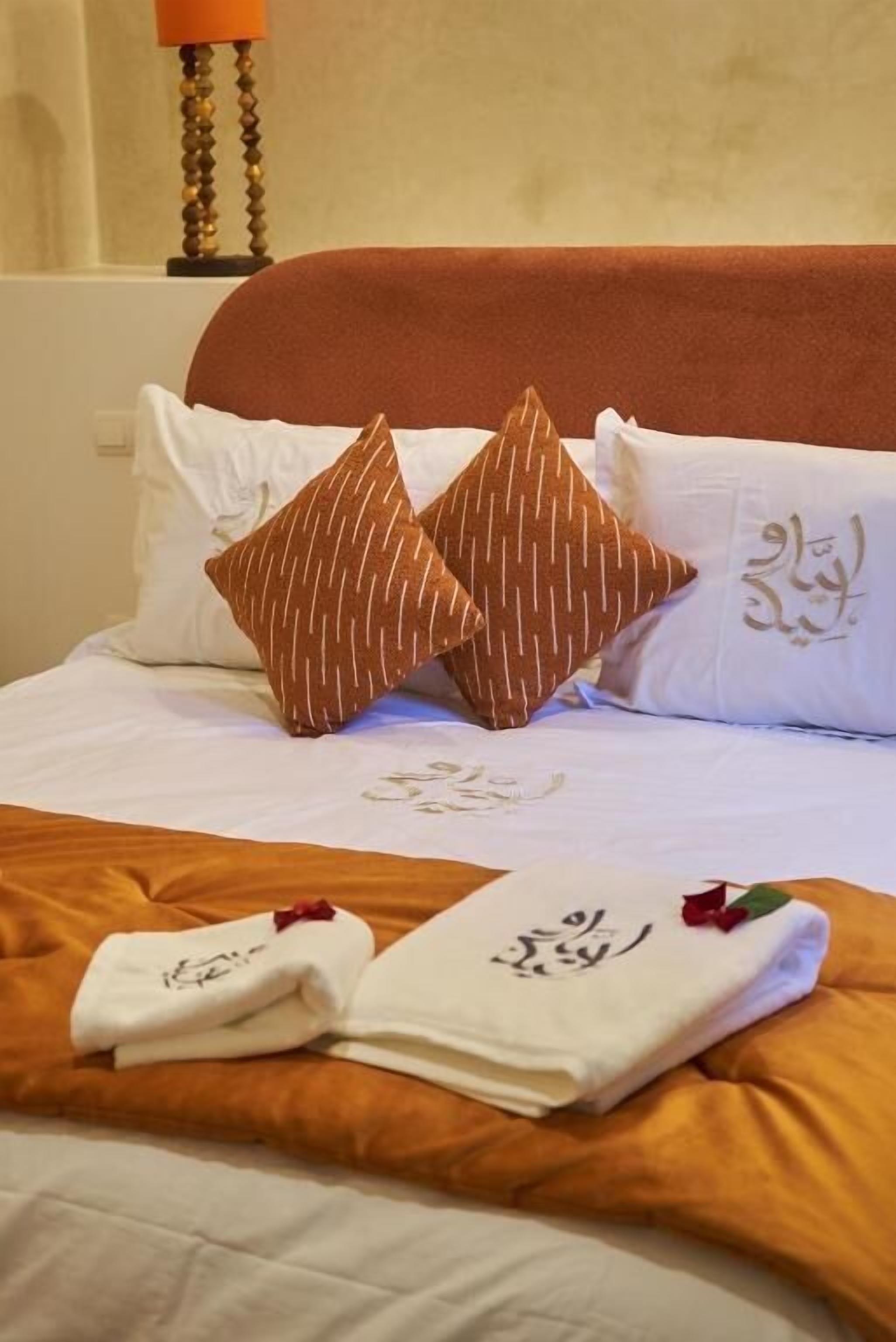 Tweepersoonskamer, terras, uitzicht op zwembad