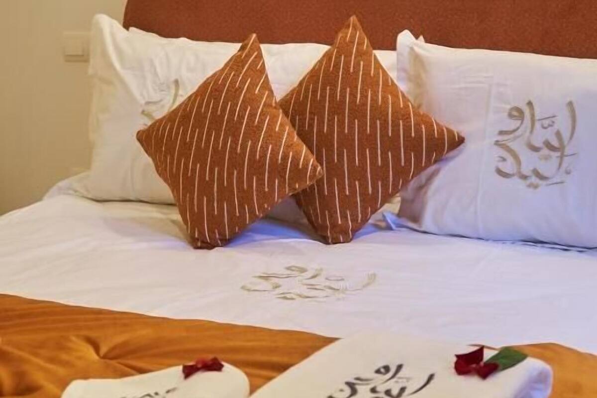 Tweepersoonskamer, terras, uitzicht op zwembad