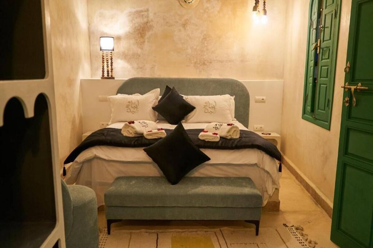 Tweepersoonskamer, terras, uitzicht op zwembad