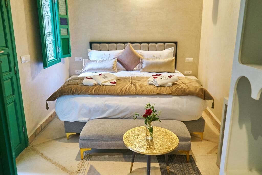 Tweepersoonskamer, terras, uitzicht op zwembad