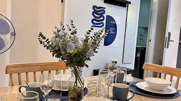 Economy appartement, balkon, uitzicht op de stad | Dineren