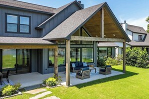 Exterior - Sleeps 20+ | Cedar Creek | Boat/Jetski Rentals (Tool)