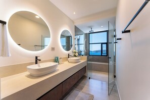 Shower, hair dryer, towels - 2BR Paradise Cove | Elevated Beach & Pool Views (Huatulco)