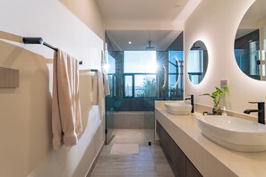 Shower, towels - 2BR Oceanview | Beach Access | Paradise Cove (Huatulco)