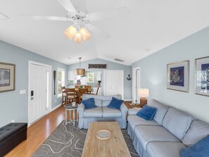 Unclassified image, 5 of 21, button