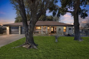 Unclassified image, 5 of 31, button - Dean's Retreat At Georgetown 3 Bedroom Home (Georgetown)