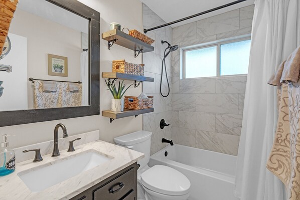 Unclassified image, 1 of 31, button - Dean's Retreat At Georgetown 3 Bedroom Home (Georgetown)