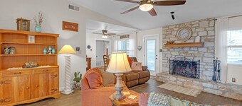 Dean's Retreat At Georgetown 3 Bedroom Home