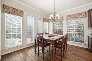 House, 4 Bedrooms - Brittany House: Pool, Arcade, Movie Theater 4 Bedroom Home (Rowlett)