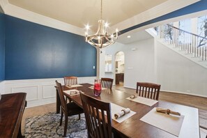 House, 4 Bedrooms - Brittany House: Pool, Arcade, Movie Theater 4 Bedroom Home (Rowlett)