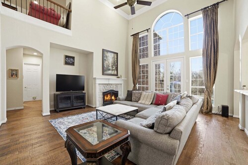 Brittany House: Pool, Arcade, Movie Theater 4 Bedroom Home