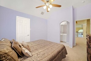 House, 4 Bedrooms - Brittany House: Pool, Arcade, Movie Theater 4 Bedroom Home (Rowlett)