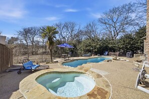 House, 4 Bedrooms - Brittany House: Pool, Arcade, Movie Theater 4 Bedroom Home (Rowlett)