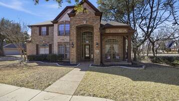 House, 4 Bedrooms | Exterior