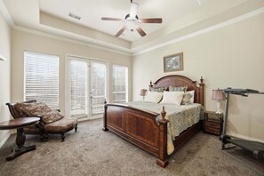 House, 4 Bedrooms - Brittany House: Pool, Arcade, Movie Theater 4 Bedroom Home (Rowlett)