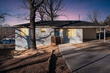 Fayetteville 4br Close To Campus 4 Bedroom Home