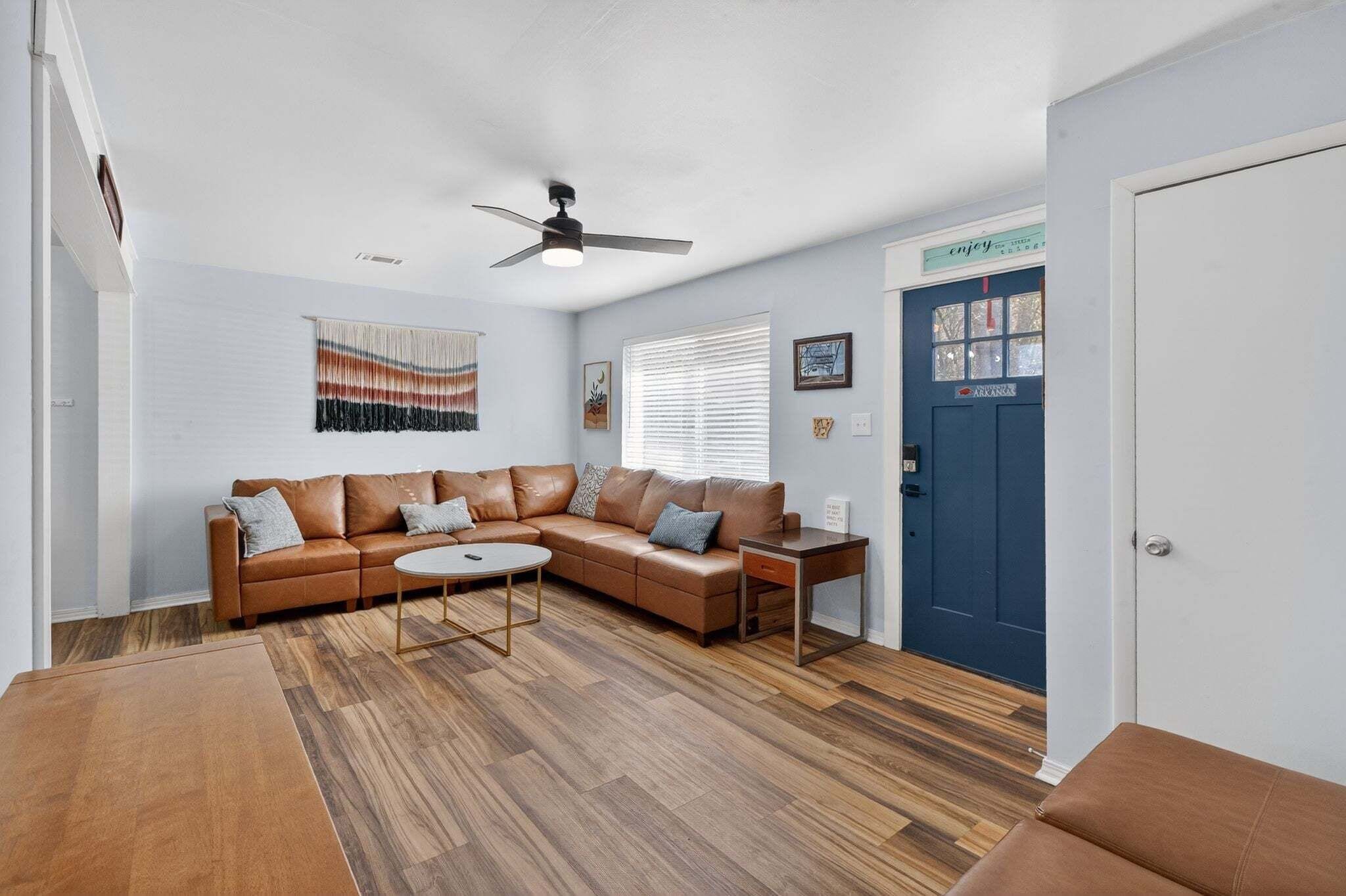 منزل - ٤ غرف نوم | منطقة المعيشة | تلفزيون ذكي، خدمات بث