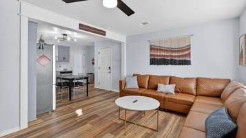 單棟房屋, 4 間臥室 | 客廳 | 智能電視、串流服務