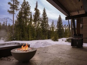 บ้านพัก, 4 ห้องนอน | ลานระเบียง/นอกชาน