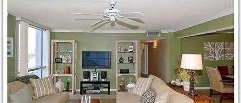 Condo, 3 chambres | Aire de séjour