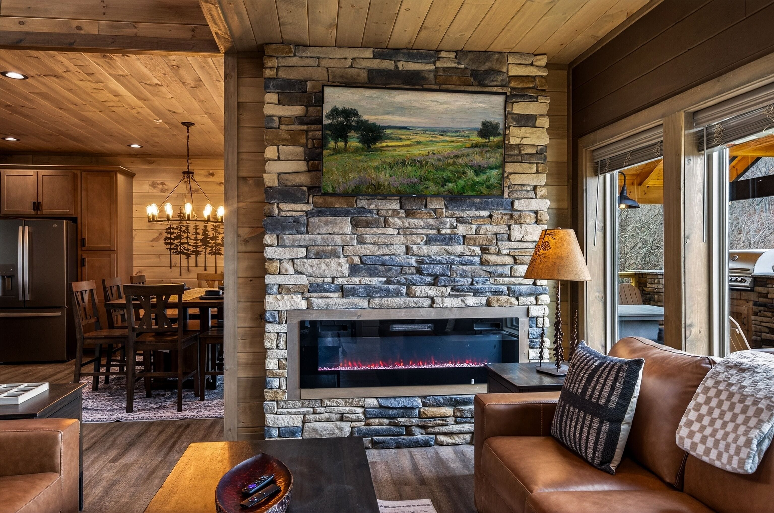 Casa, 5 habitaciones | Área de sala de estar | Smart TV 