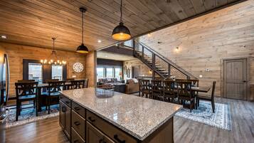 House, 5 Bedrooms | Interior