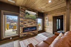 ハウス 5 ベッドルーム | リビング エリア | スマートテレビ